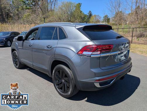 Platinum Gray Metallic 2022 Volkswagen Atlas Cross Sport 3.6L V6 SE w/Technology