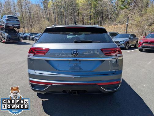 Platinum Gray Metallic 2022 Volkswagen Atlas Cross Sport 3.6L V6 SE w/Technology