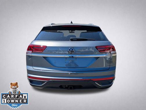 Platinum Gray Metallic 2022 Volkswagen Atlas Cross Sport 3.6L V6 SE w/Technology