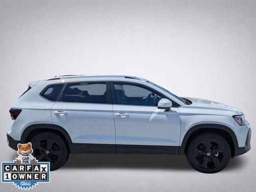 Pure White 2025 Volkswagen Taos 1.5T SEL