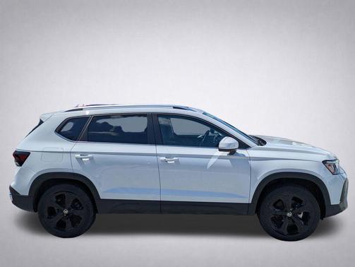 Pure White 2025 Volkswagen Taos 1.5T SEL