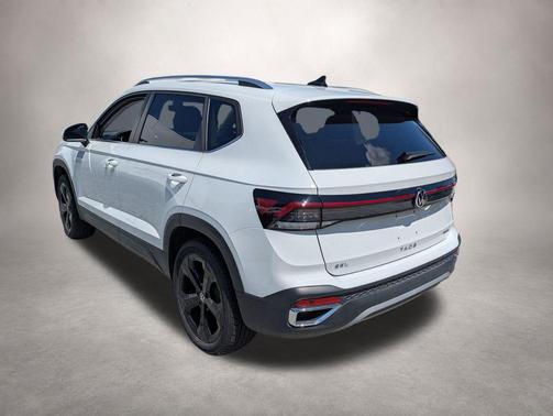Pure White 2025 Volkswagen Taos 1.5T SEL