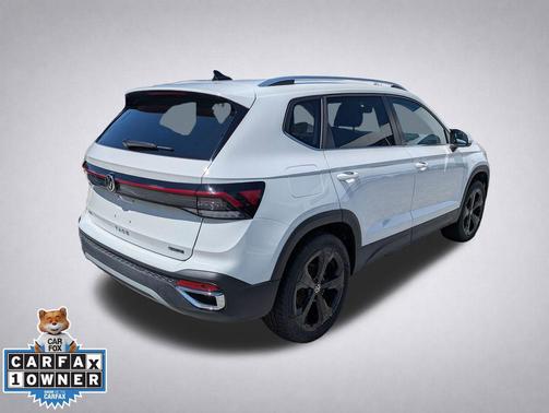 Pure White 2025 Volkswagen Taos 1.5T SEL