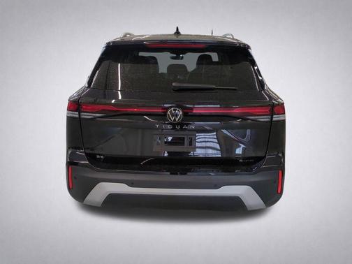 deep black pearl 2026 Volkswagen Tiguan 2.0T SE 4MOTION