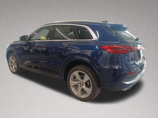 Navarra Blue Metallic 2025 Audi Q5 Premium Plus TFSI quattro S tronic