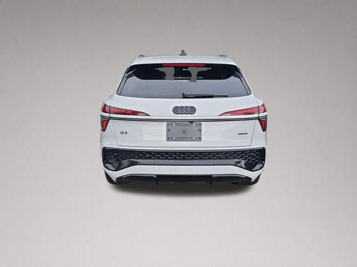 Glacier White Metallic 2026 Audi Q3 TFSI quattro S tronic