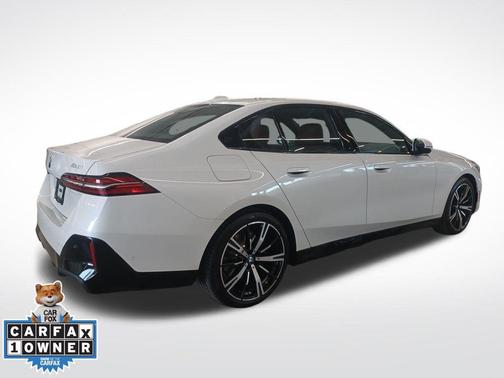 Mineral White Metallic 2025 BMW 530 xDrive