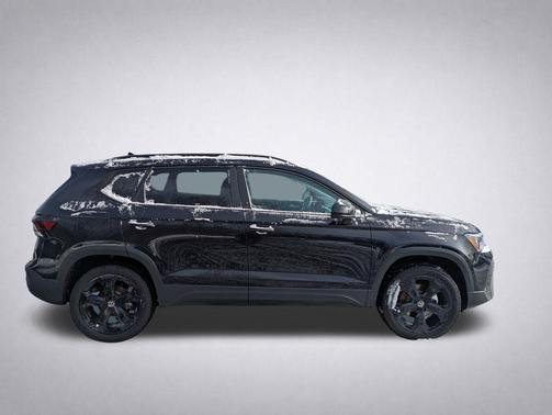 Deep Black Pearl 2026 Volkswagen Taos SE Black