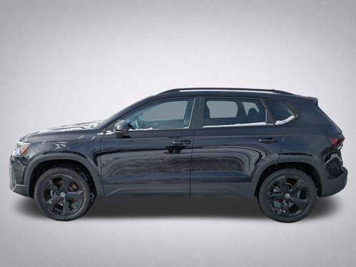Deep Black Pearl 2026 Volkswagen Taos SE Black