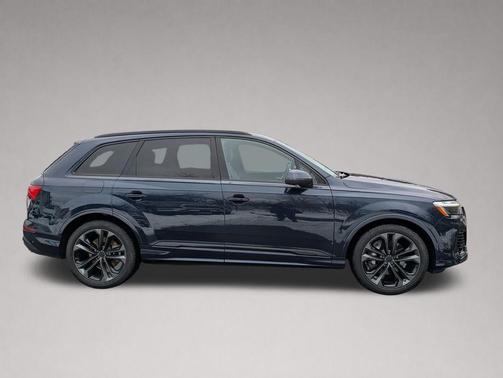 Waitomo Blue Metallic 2026 Audi Q7 55 Premium Plus