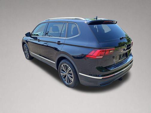 Deep Black Pearl 2024 Volkswagen Tiguan 2.0T Wolfsburg Edition