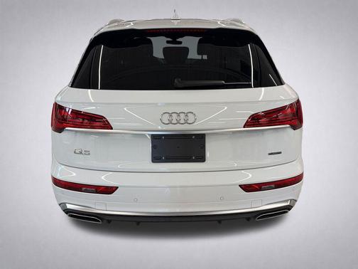 Glacier White Metallic 2023 Audi Q5 45 S line Premium Plus