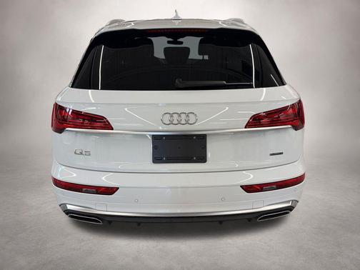 Glacier White Metallic 2023 Audi Q5 45 S line Premium Plus