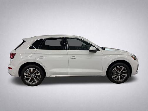 Glacier White Metallic 2023 Audi Q5 45 S line Premium Plus