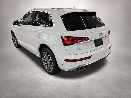 Glacier White Metallic 2023 Audi Q5 45 S line Premium Plus