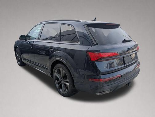 Waitomo Blue Metallic 2026 Audi Q7 55 Premium Plus