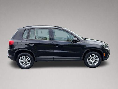 Deep Black 2016 Volkswagen Tiguan S