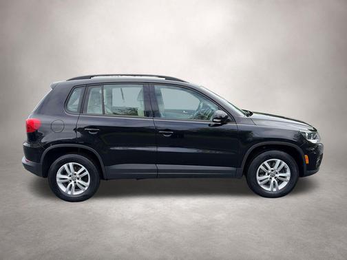 Deep Black 2016 Volkswagen Tiguan S