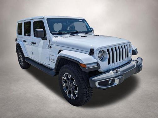 Bright White Clearcoat 2022 Jeep Wrangler Unlimited Sahara