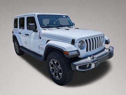 Bright White Clearcoat 2022 Jeep Wrangler Unlimited Sahara
