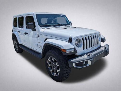 Bright White Clearcoat 2022 Jeep Wrangler Unlimited Sahara
