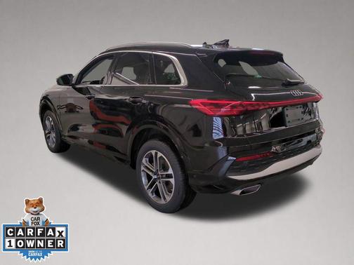 Mythos Black Metallic 2025 Audi Q5 Premium TFSI quattro S tronic