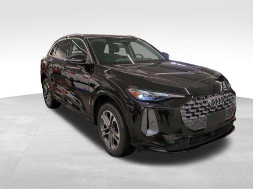 Mythos Black Metallic 2025 Audi Q5 Premium TFSI quattro S tronic