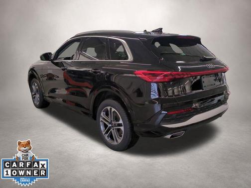 Mythos Black Metallic 2025 Audi Q5 Premium TFSI quattro S tronic