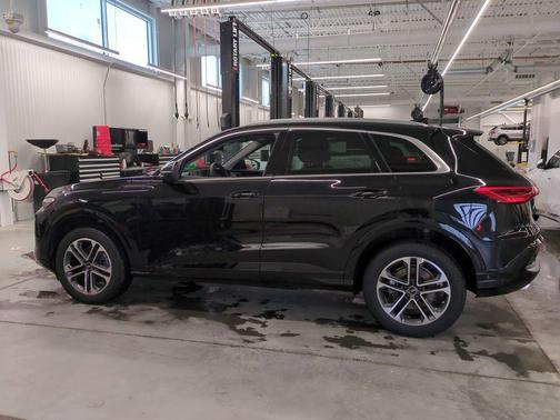 Mythos Black Metallic 2025 Audi Q5 Premium TFSI quattro S tronic