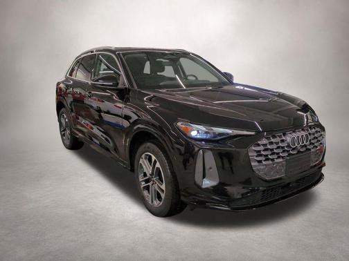 Mythos Black Metallic 2025 Audi Q5 Premium TFSI quattro S tronic