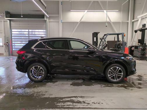 Mythos Black Metallic 2025 Audi Q5 Premium TFSI quattro S tronic