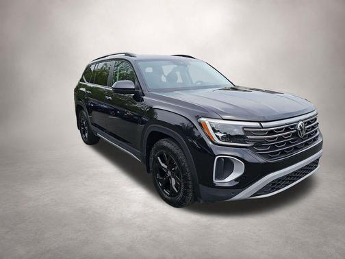 Deep Black Pearl 2024 Volkswagen Atlas 2.0T SEL