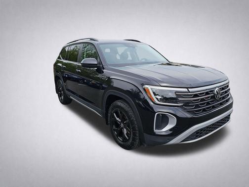 Deep Black Pearl 2024 Volkswagen Atlas 2.0T SEL