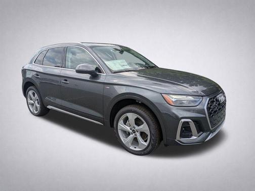 Daytona Gray Pearl Effect 2025 Audi Q5 45 S line Premium Plus
