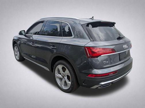 Daytona Gray Pearl Effect 2025 Audi Q5 45 S line Premium Plus