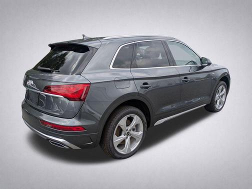 Daytona Gray Pearl Effect 2025 Audi Q5 45 S line Premium Plus