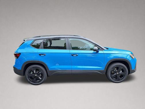 Cornflower Blue w/Deep Black Roof 2026 Volkswagen Taos SE Black