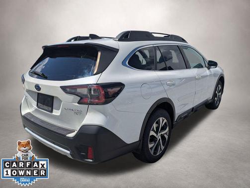 Crystal White Pearl 2022 Subaru Outback Limited XT