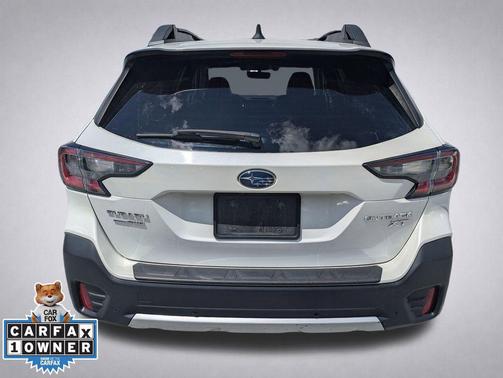 Crystal White Pearl 2022 Subaru Outback Limited XT
