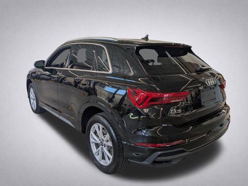 Mythos Black Metallic 2025 Audi Q3 Premium 45 TFSI S line quattro Tiptronic
