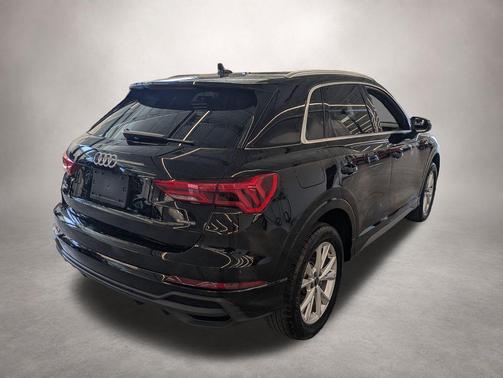 Mythos Black Metallic 2025 Audi Q3 Premium 45 TFSI S line quattro Tiptronic
