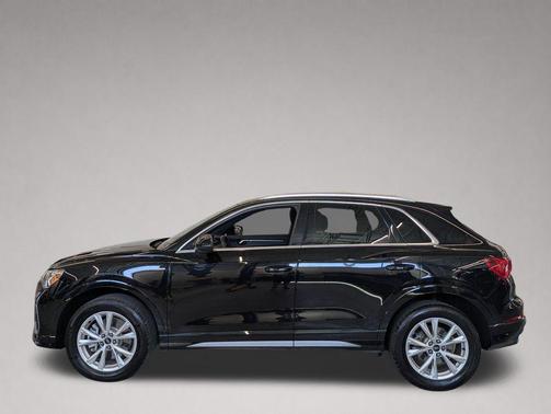 Mythos Black Metallic 2025 Audi Q3 Premium 45 TFSI S line quattro Tiptronic