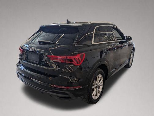 Mythos Black Metallic 2025 Audi Q3 Premium 45 TFSI S line quattro Tiptronic