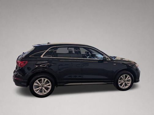 Mythos Black Metallic 2025 Audi Q3 Premium 45 TFSI S line quattro Tiptronic
