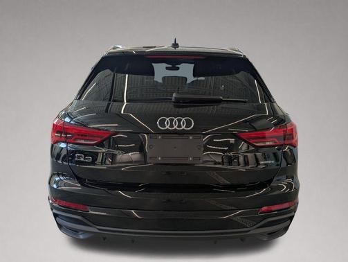 Mythos Black Metallic 2025 Audi Q3 Premium 45 TFSI S line quattro Tiptronic
