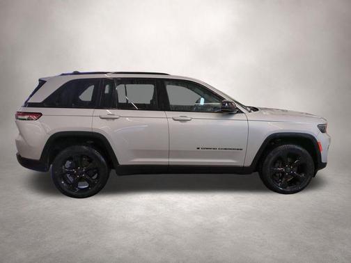 Silver Zynith 2023 Jeep Grand Cherokee Altitude