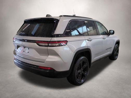 Silver Zynith 2023 Jeep Grand Cherokee Altitude