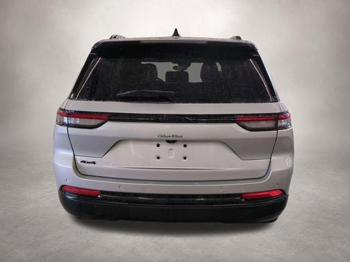 Silver Zynith 2023 Jeep Grand Cherokee Altitude
