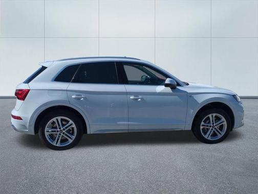 2024 Audi Q5 Premium Plus 55 TFSI e S line quattro S tronic