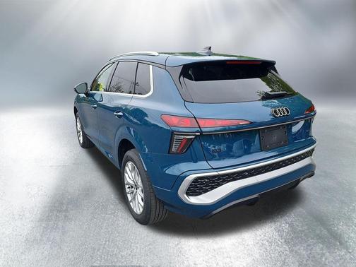 Malpelo Blue Metallic 2026 Audi Q3 TFSI quattro S tronic